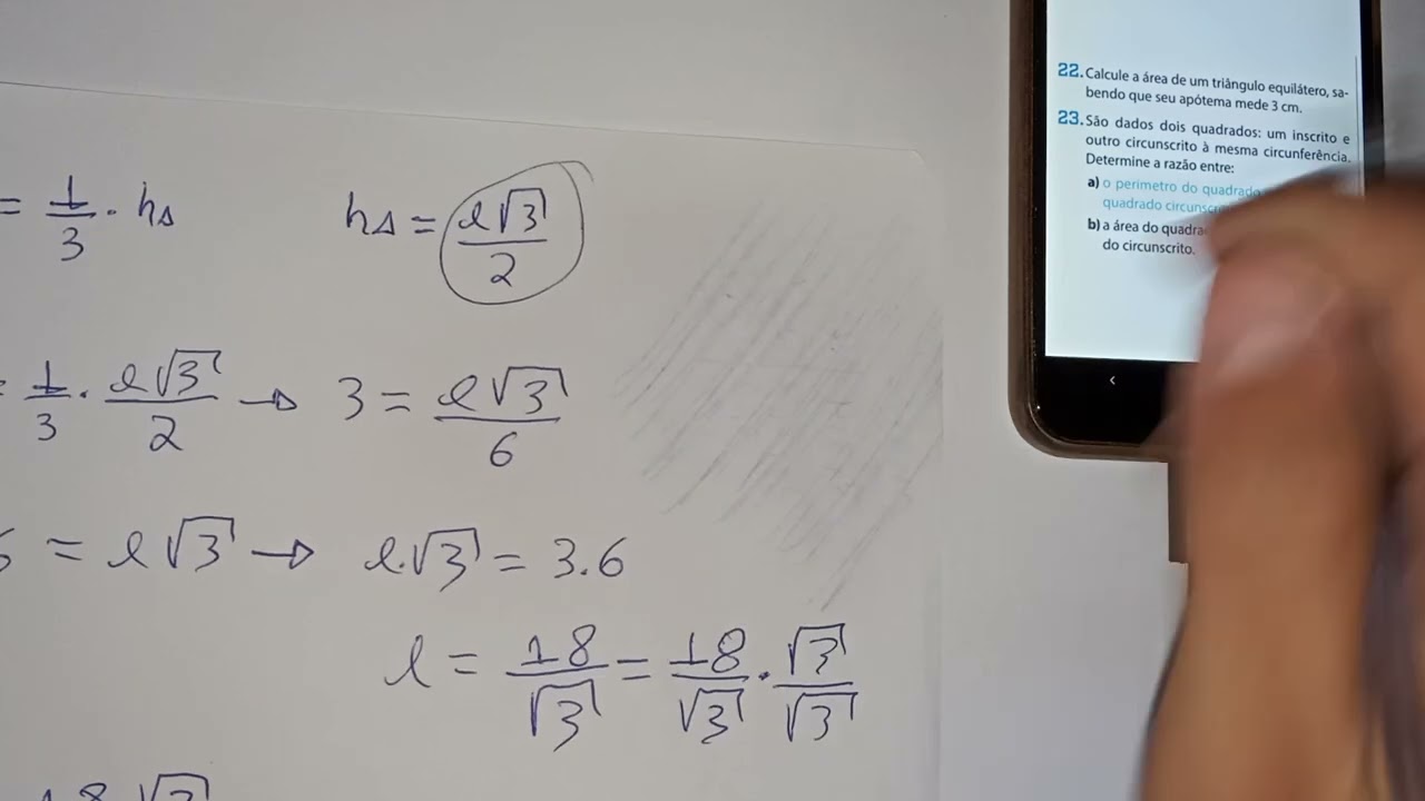 Calcule a área de um triângulo equilátero, sabendo que seu apótema mede 3 cm.