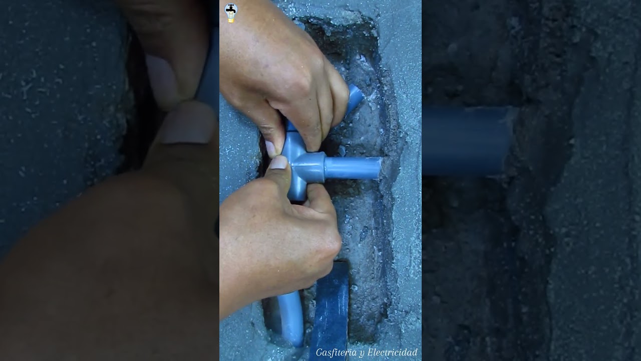 How to insert PVC Tee into pipe without movement #plomeria #diy #plumbing