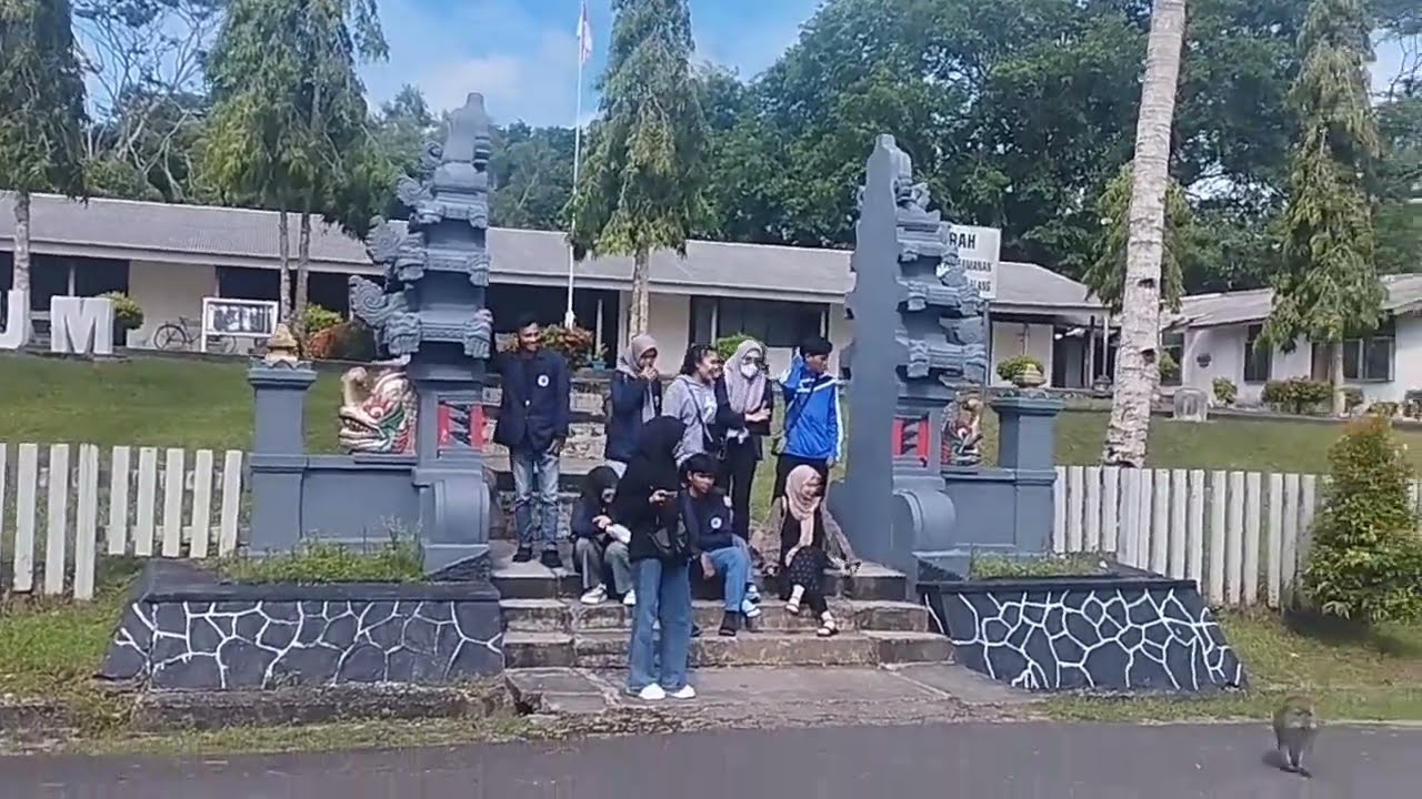 berkunjung ke tempat bersejarah peninggalan Vietnam