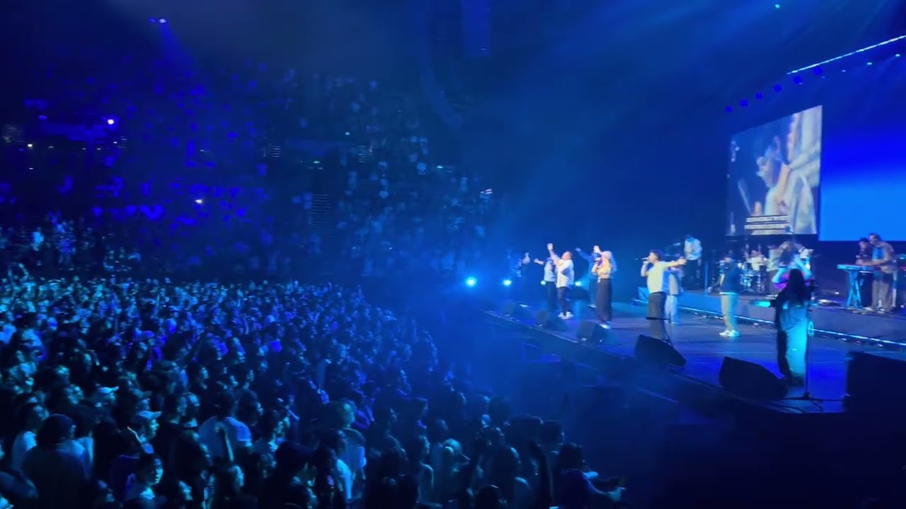 Thousands Sing “God Defend New Zealand” | Open Heaven 2026