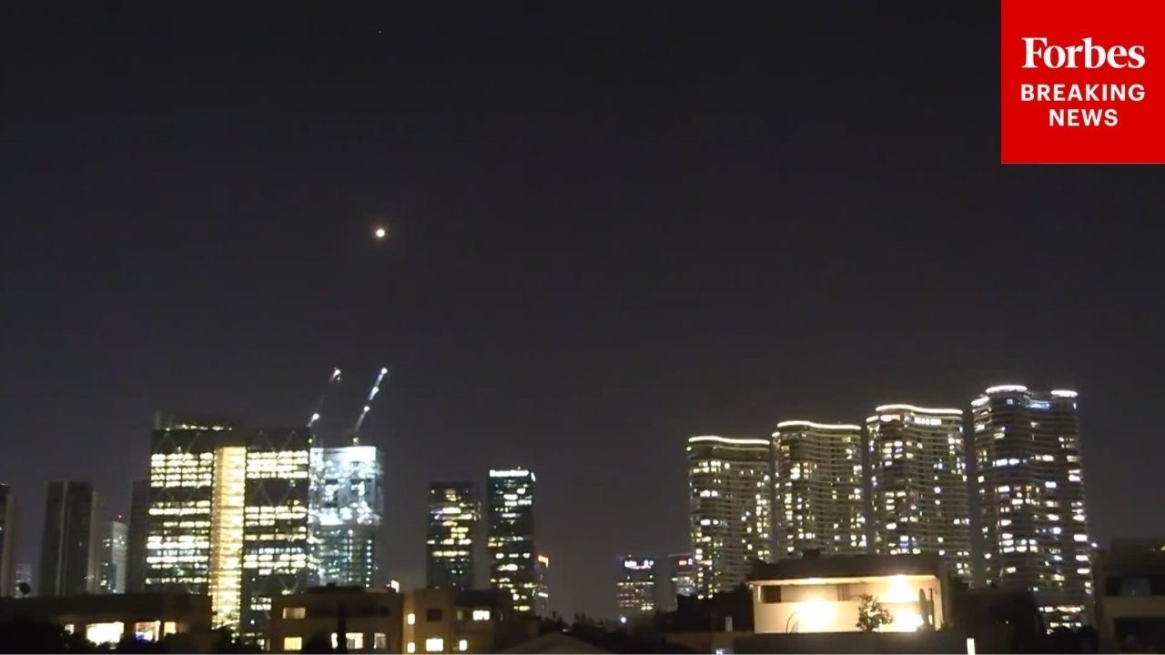 Air Raid Sirens Blare Across Tel Aviv As Israeli PM Benjamin Netanyahu Delivers Speech