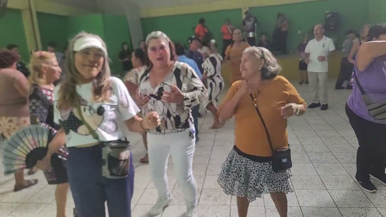 Joselito recargando batería para seguir bailando 🕺 👉 