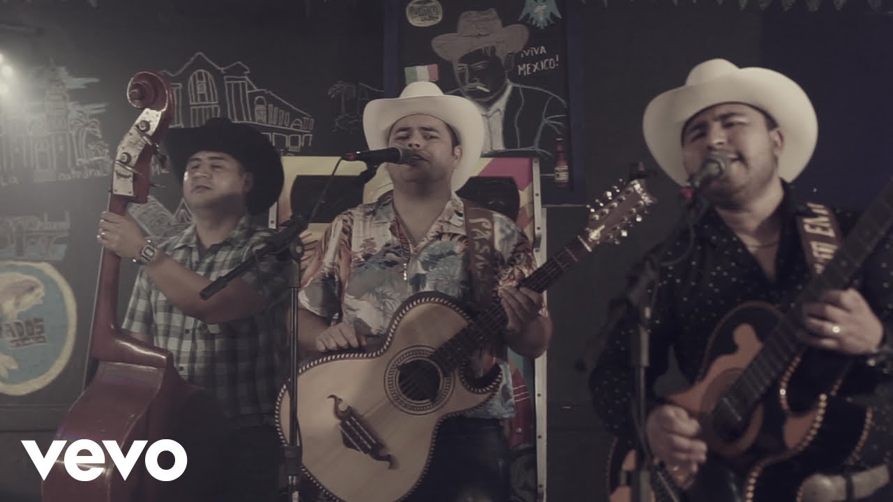 Enigma Norte&ntilde;o - Ni Parientes Somos (En Vivo)