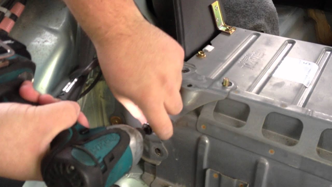 Removing Toyota Prius 2001-2003  HV battery