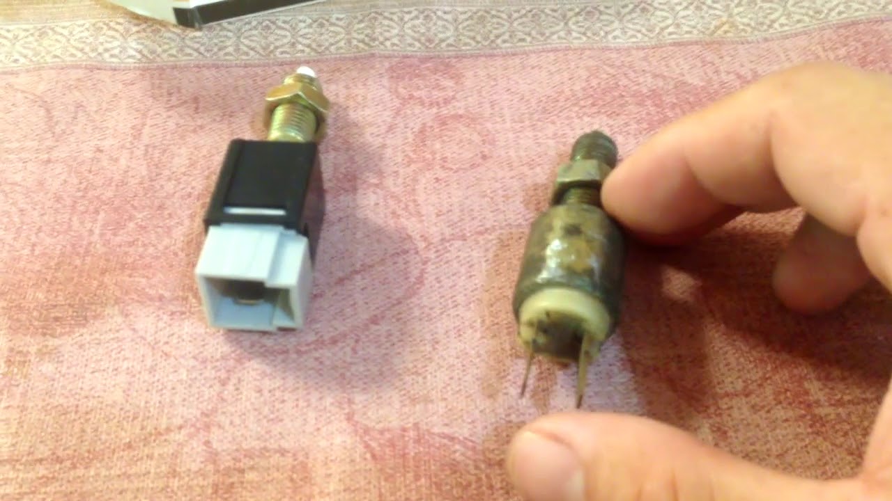 Como cambiar el swich o sensor de freno del tsuru