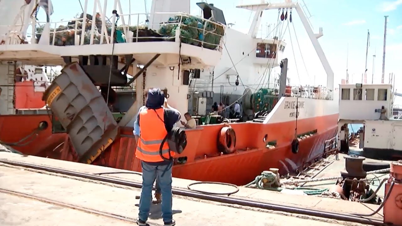 Zarpó el primer barco pesquero de bandera uruguaya con tripulación mixta