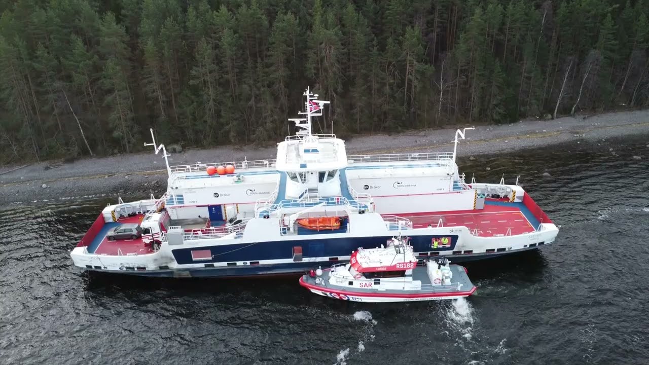 Ferry Svelvik runs aground in Asker/Hurum-