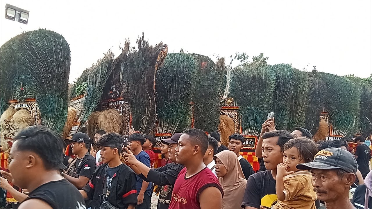 Parade budaya reog singo budoyo gemparkan desa Singkil mbalong 