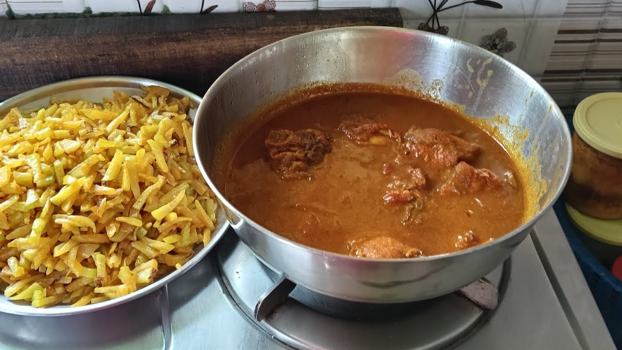 বাগানে কপি তুলে ভাজা, রূপচাঁদ মাছের তেল ঝাল। Bengali recipe.