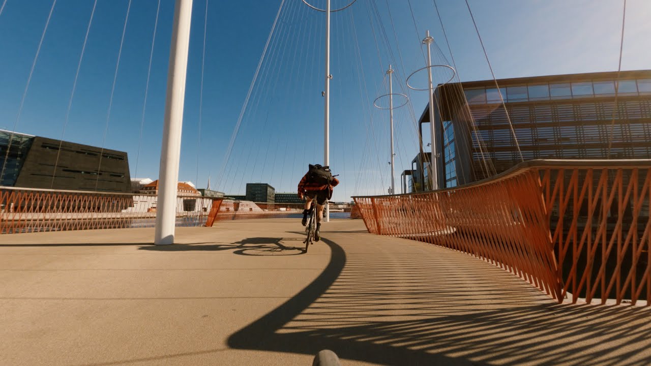 Chasing cyclists in Copenhagen | Bike messenger in Indre By