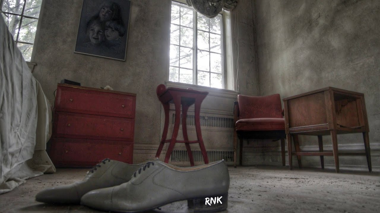 EXPLORING ABANDONED MILLIONAIRE MANSION *FAMILY BELONGINGS LEFT INSIDE*