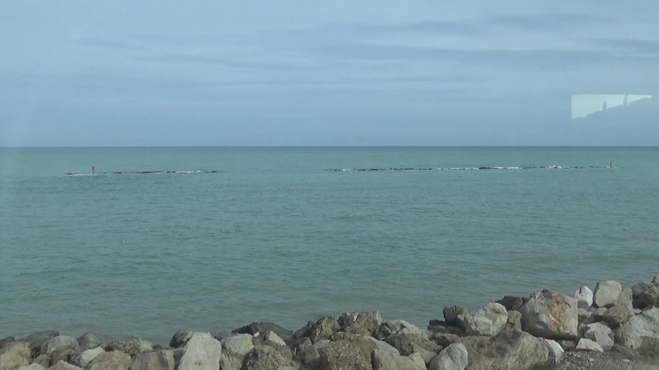 Treno Intercity Pescara Centrale - Foggia con vista sul mare Adriatico, FULL HD 50fps