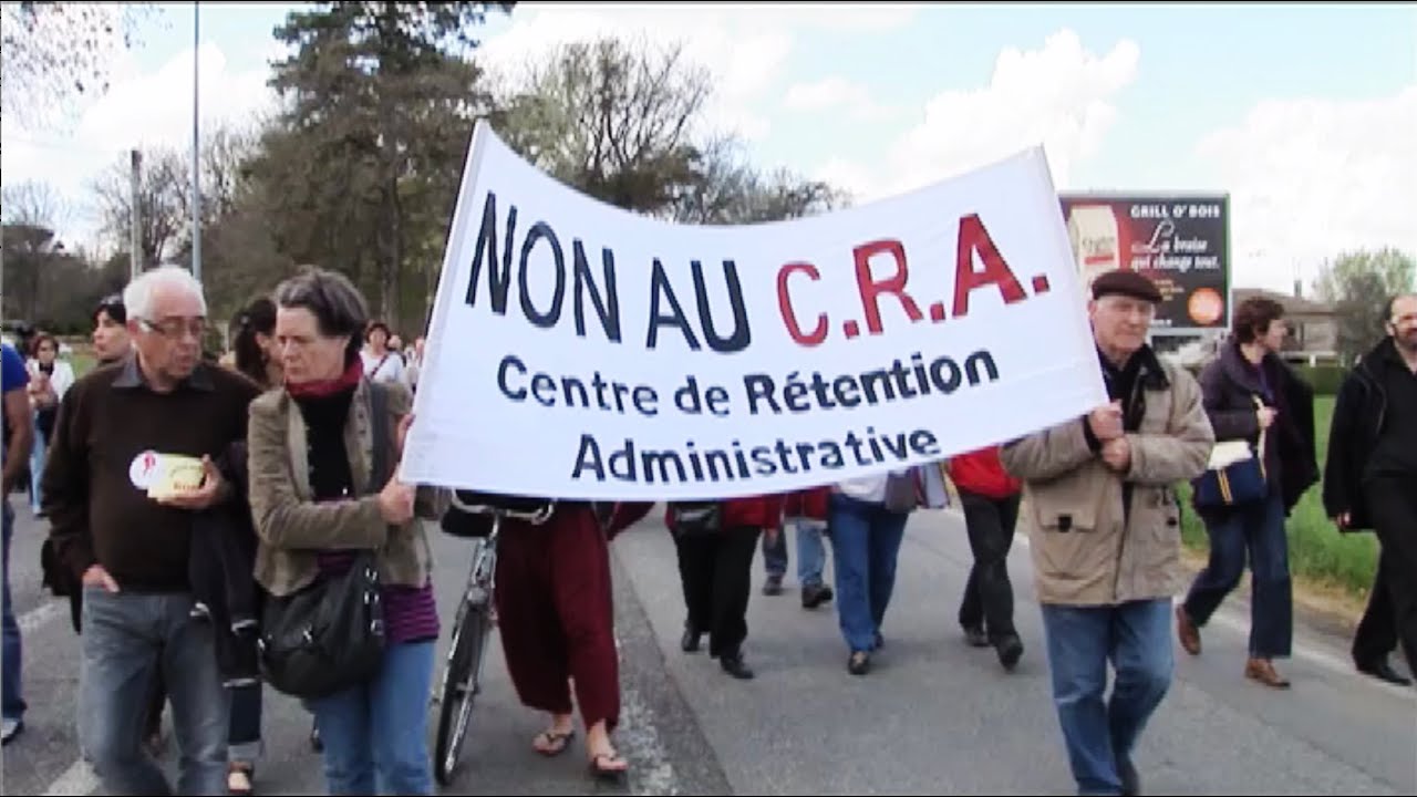 Contre les murs (documentaire sur les Centres de Rétention Administrative - extrait 2 )