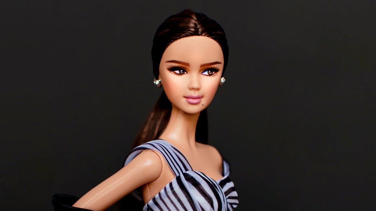 2016 Barbie Fan Club Exclusive Chiffon Ball Gown Black & White Collection Doll Review