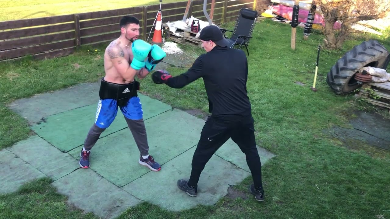 Boxing Body sparring. Improve your boxing defence, punch accuracy, footwork, timing & combinations.