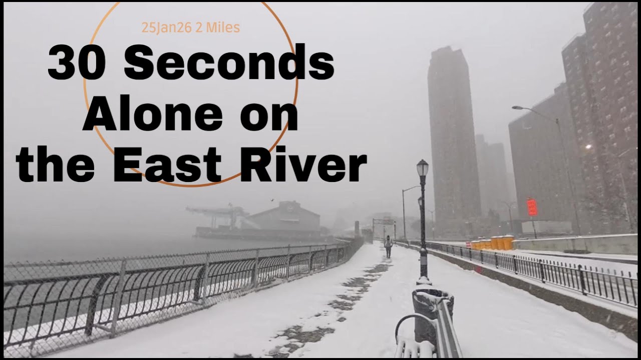 New York Trail Running | Manhattan | 30 Seconds Alone on the East River