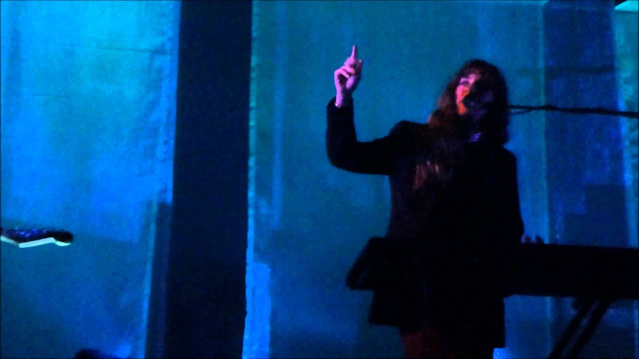 Beach House - 'The Traveller' Live 2015
