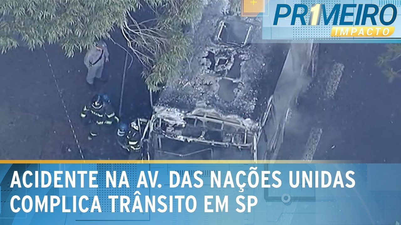 Colisão entre ônibus e moto bloqueia Marginal Pinheiros nesta quinta | Primeiro Impacto (25/07/24)