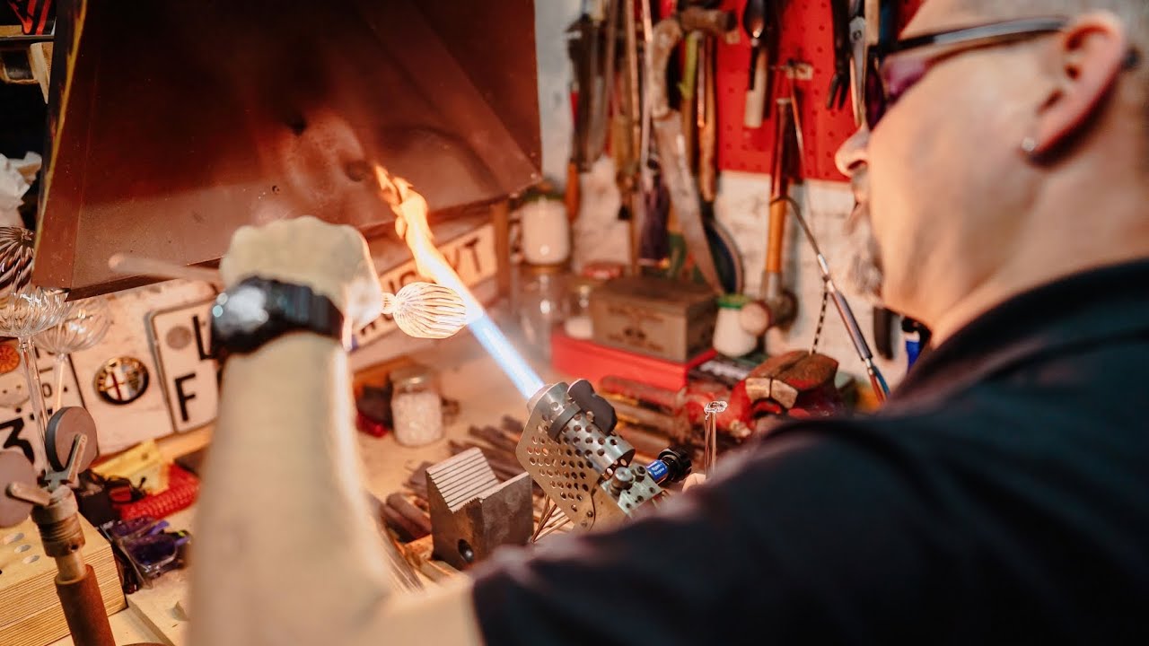 Kunst aus Feuer und Glas: Zu Besuch beim Ludwigshafener Glasbläser Alexander Fink