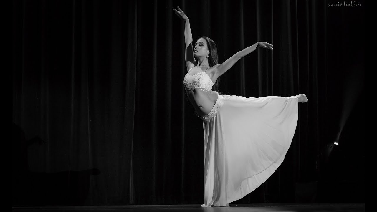 Bellydancer Claudia Carbone beautiful fusion belly dance at The Massive Spectacular!