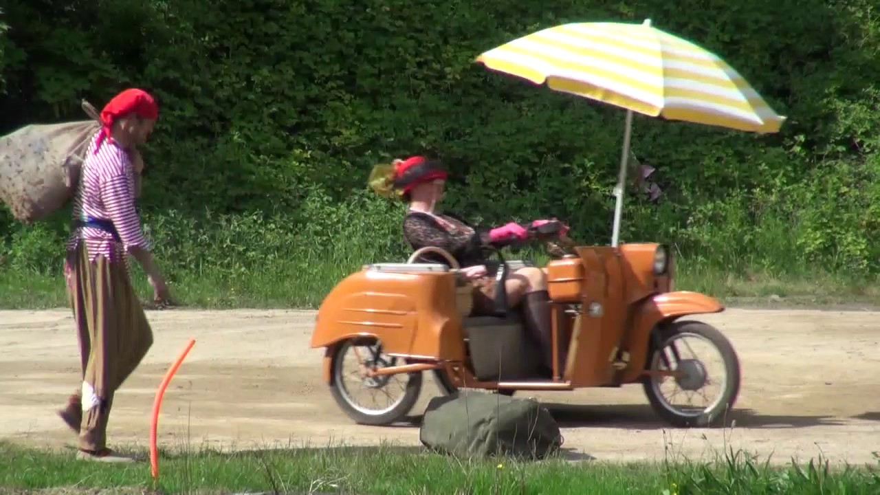 So bunt treibt es Pippi Langstrumpf am blauen See