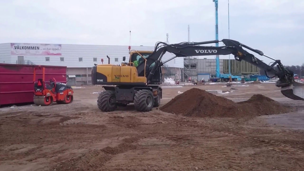 Volvo EW 160 C with rototilt, backfilling