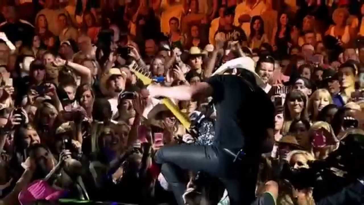 Brad Paisley & Dierks Bentley - Outsanding In Our Field - LIVE