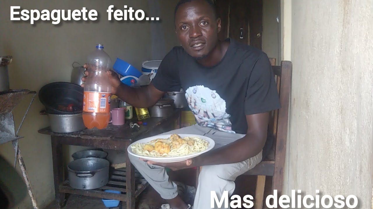 Espaguete e carne de galinha,um almoço simples que preparei 