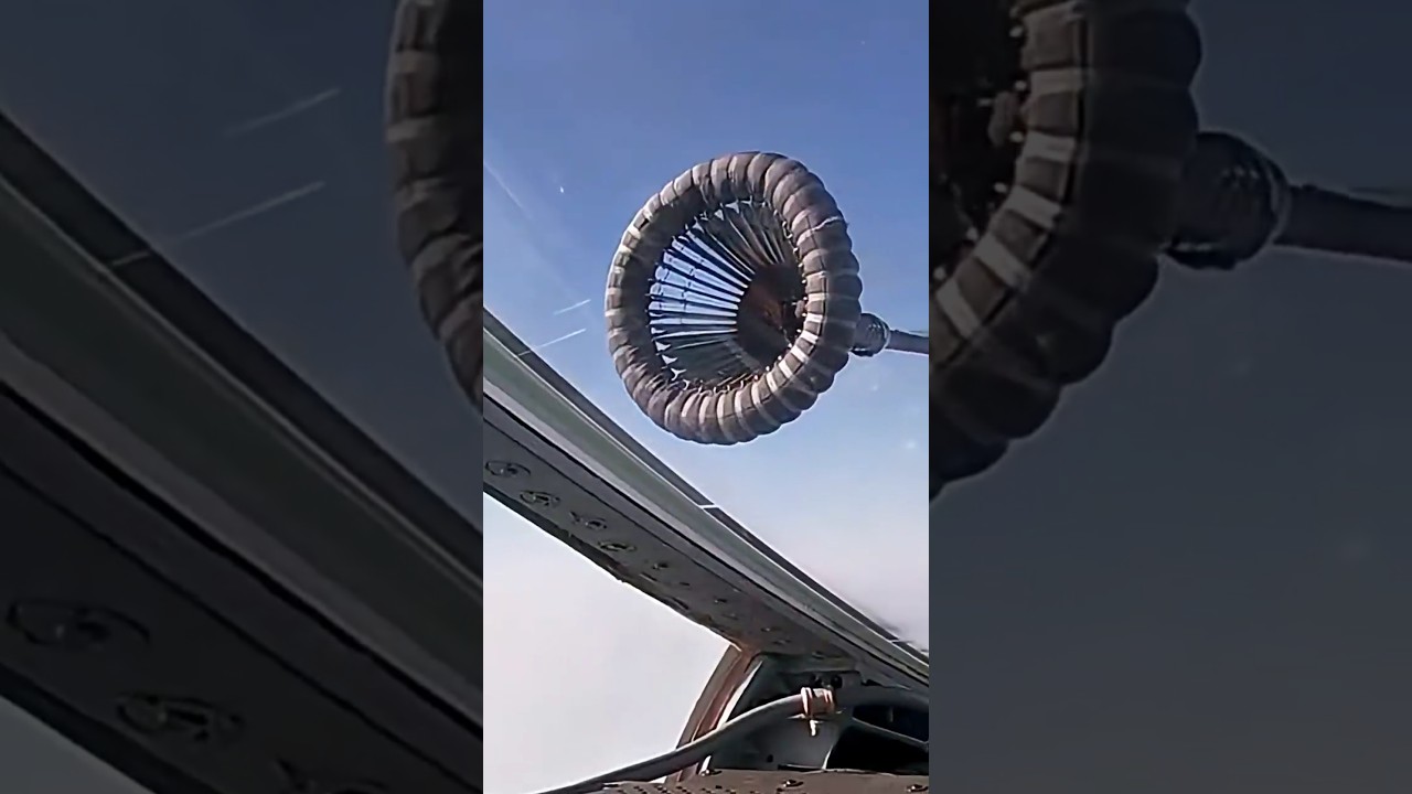 ✈️💥 Дозаправка МиГ-31 с &laquo;Кинжалами&raquo; над Японским морем в небе | кадры из кабины пилота