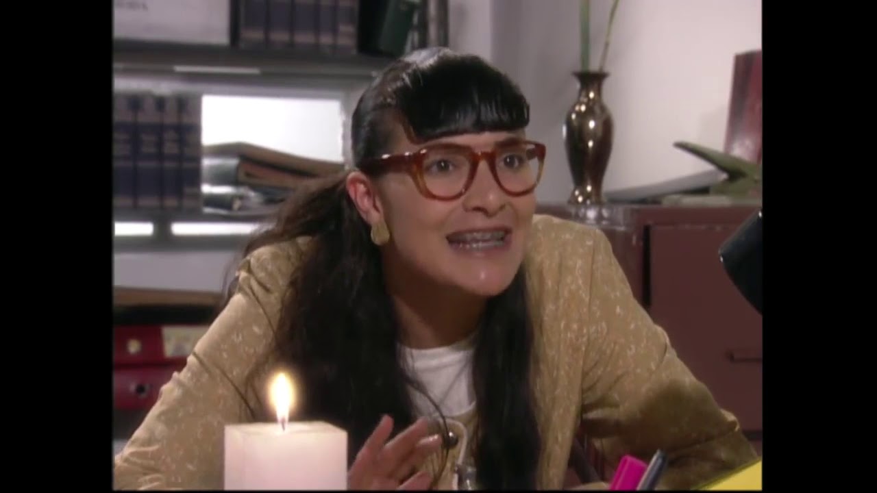 Daniel interroga a Betty por el carro | Yo soy Betty, la fea