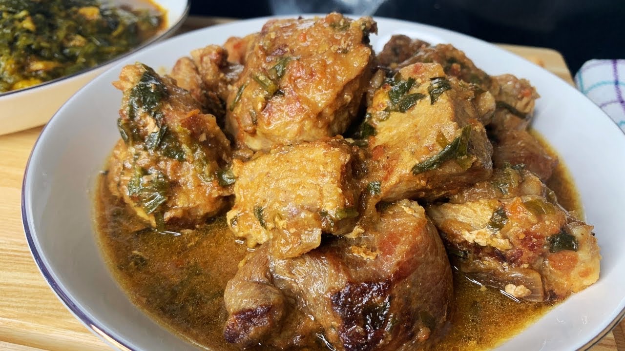 Dans la cuisine avec moi/Sautée de PORC à la sauce tomate/Recette de Legume vert simple et deli...