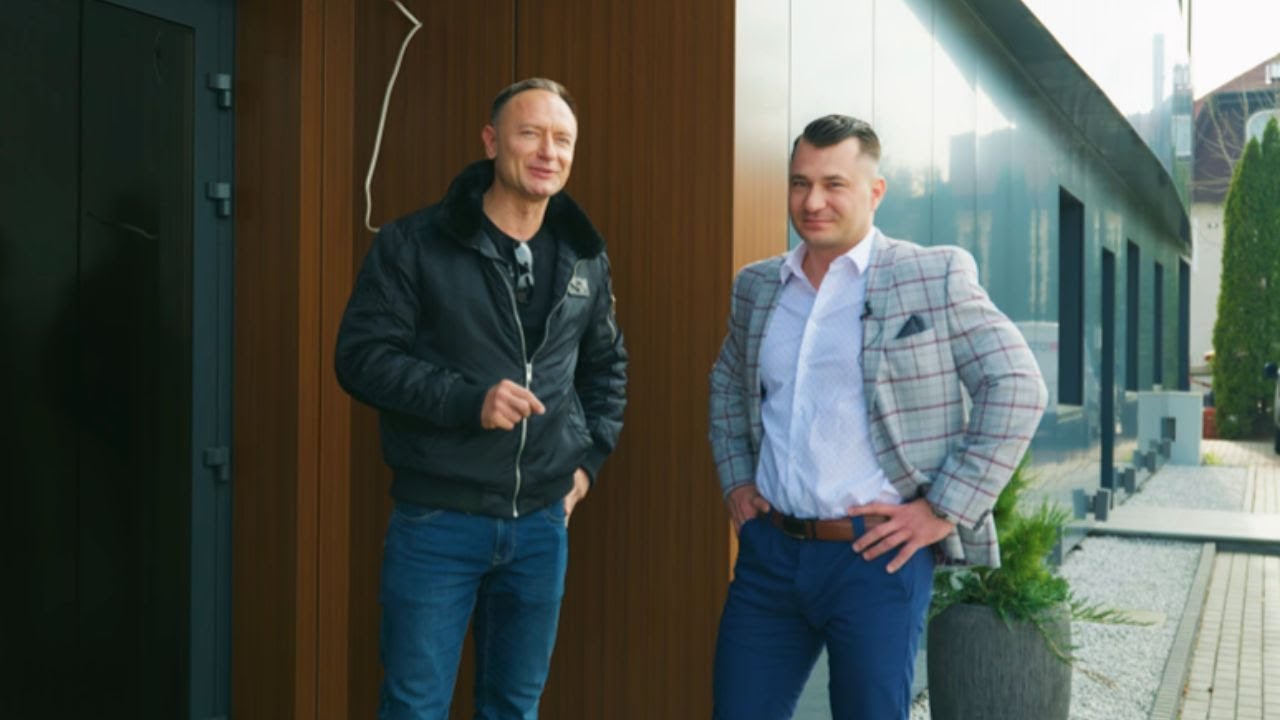Kuba Midel odwiedza siedzibę Extom Meble w Elblągu