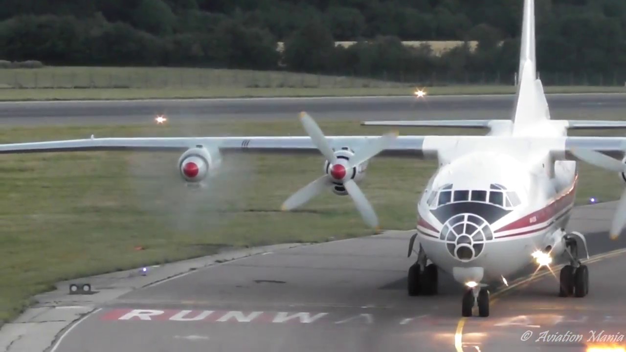 Smoky Steep Approach | Antonov An-12 landing in Luton
