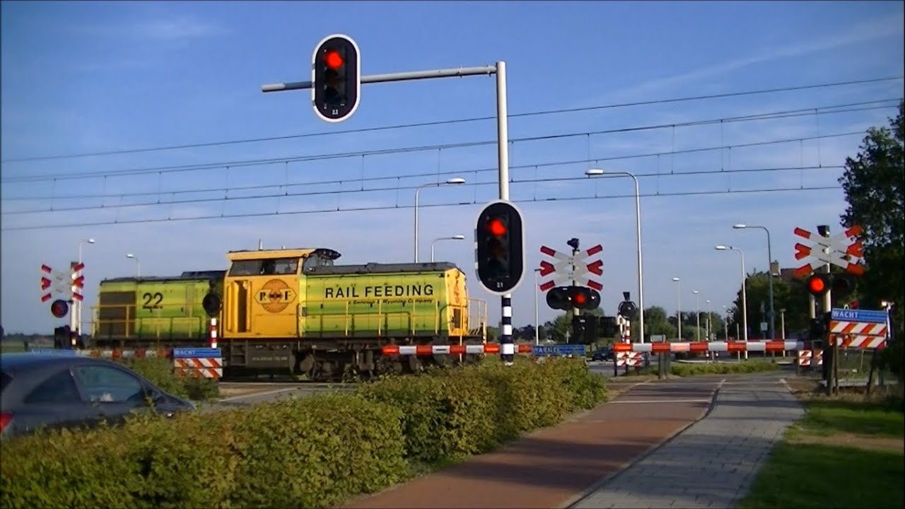 Spoorwegovergang Etten-Leur // Dutch railroad crossing