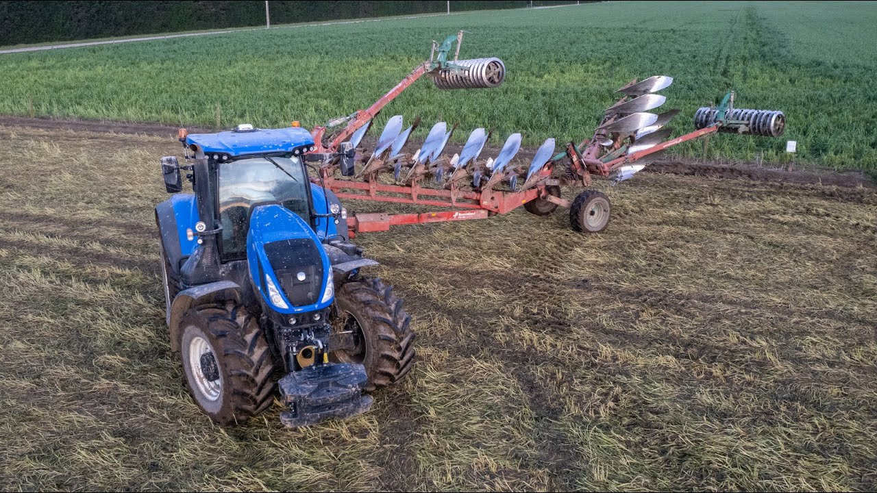 New Holland T7.315 Ploughing w/ 8 Furrow Kverneland Plough