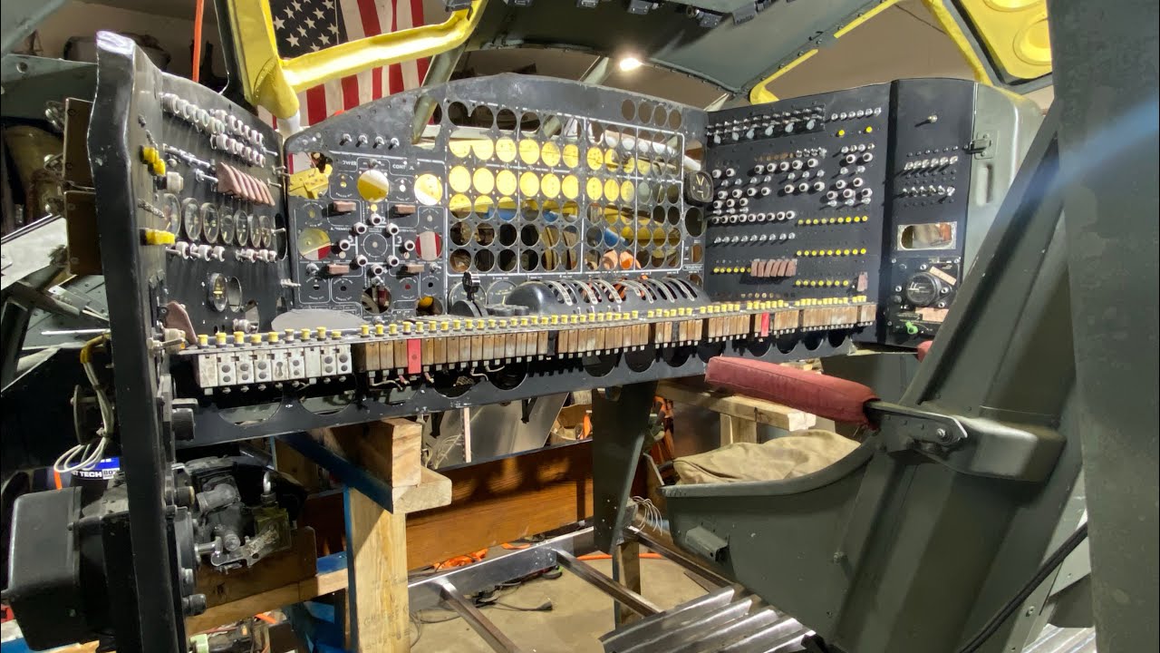 Построено с нуля — без чертежей — рабочее место бортинженера B-36 Peacemaker поднято