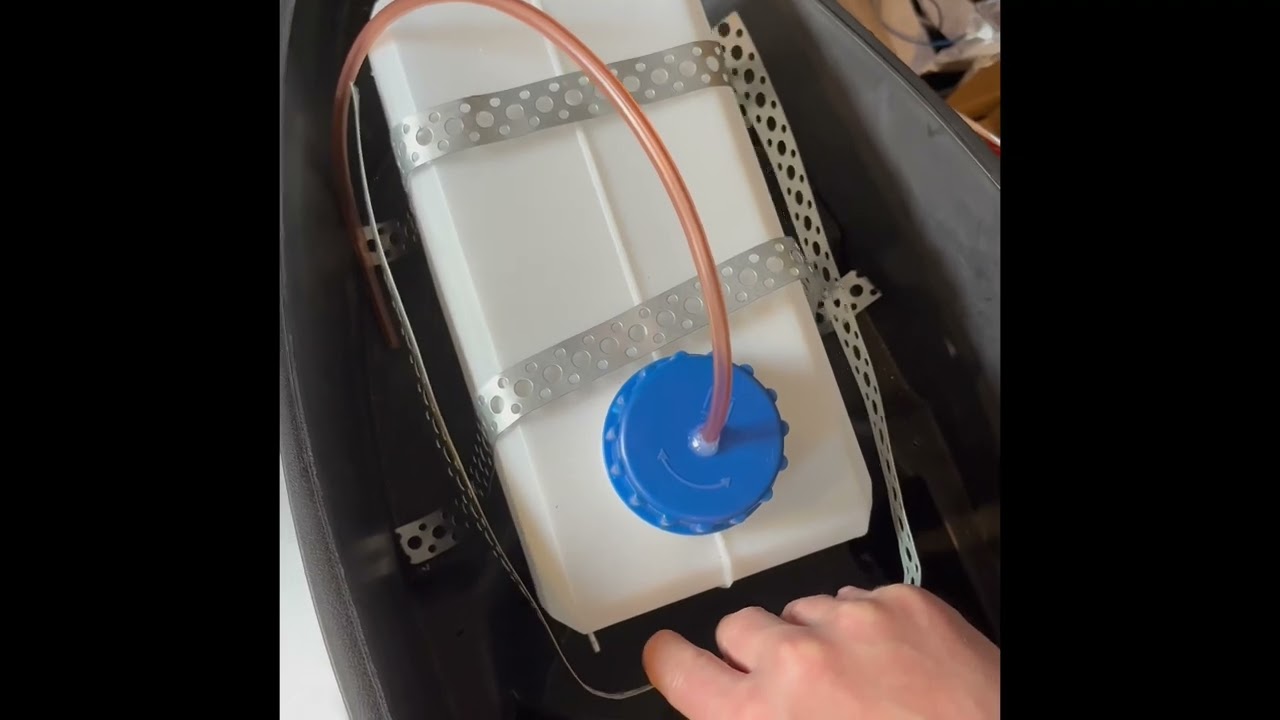 Scooter second fuel tank