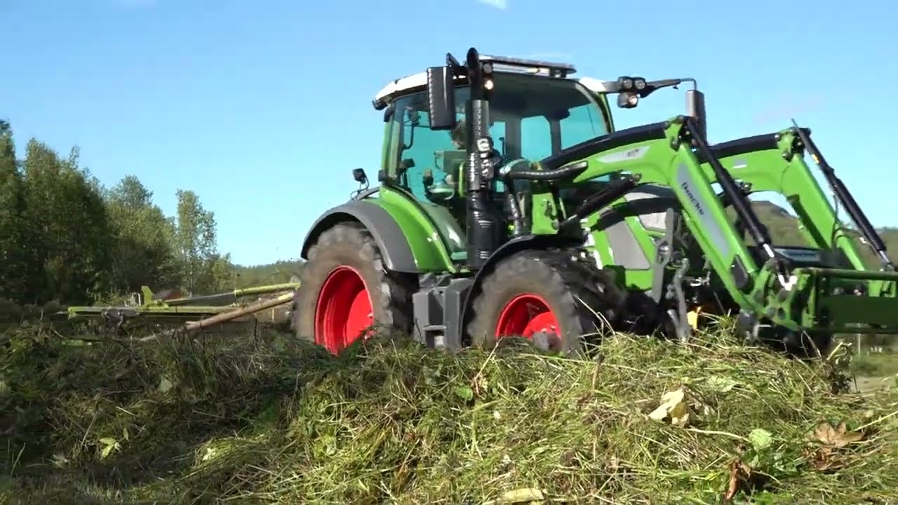 Fendt 516 Vario Profi Plus / Claas Liner 2800