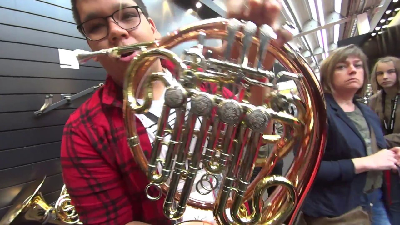 Probando los nuevos cornos Stomvi - Testing the new Stomvi horn - Frankfurt Musikmesse 2017, Germany