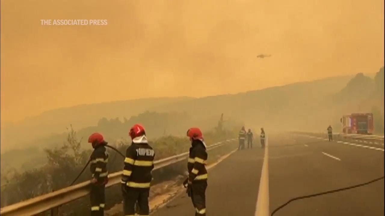 National park threatened as Greece fires rage