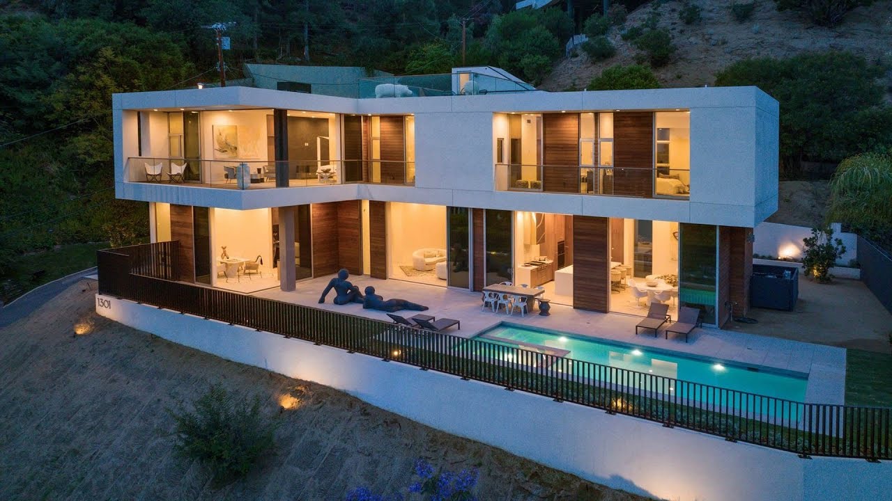 $6,500,000! BRAND NEW modern home perfectly positioned in the Hollywood Hills Los Angeles
