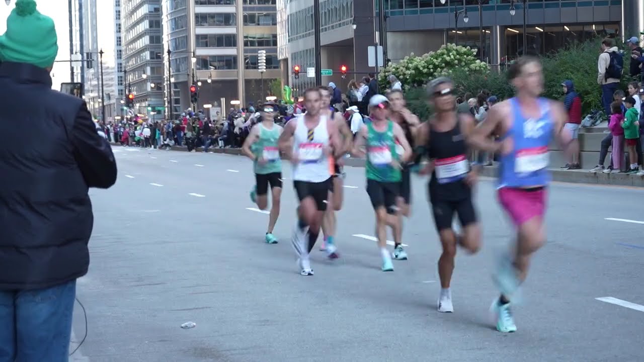 Halfway camera: MANTZ runs towards an American record at the CHICAGO MARATHON 2025 (World Major)