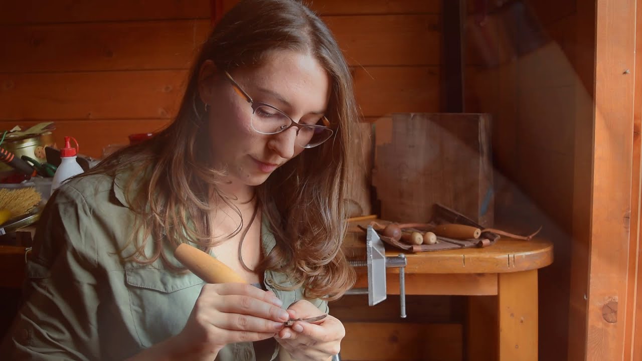 WOOD CARVING AN EAGLE |  Whittling project with crystal inlay