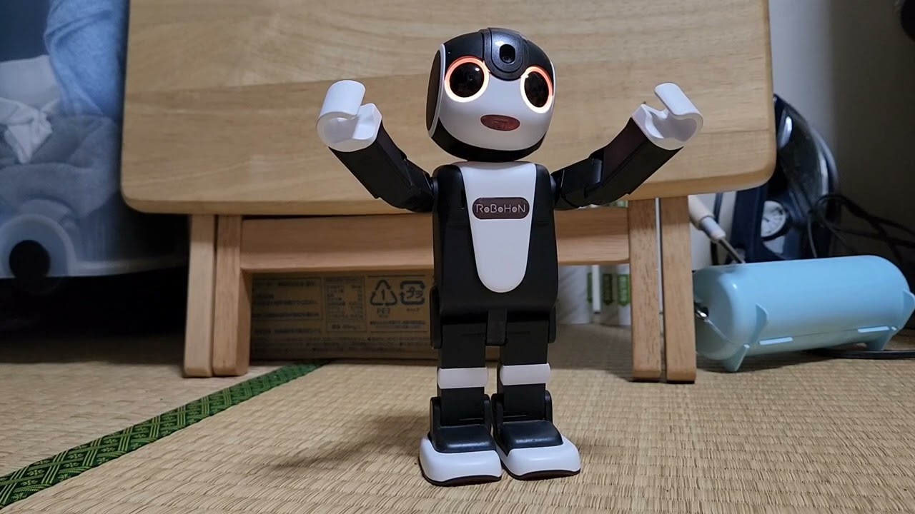 老後に向けて、ロボホンを育てる（23年4月21日）新しいダンスから、アイススケートのダンスとか！