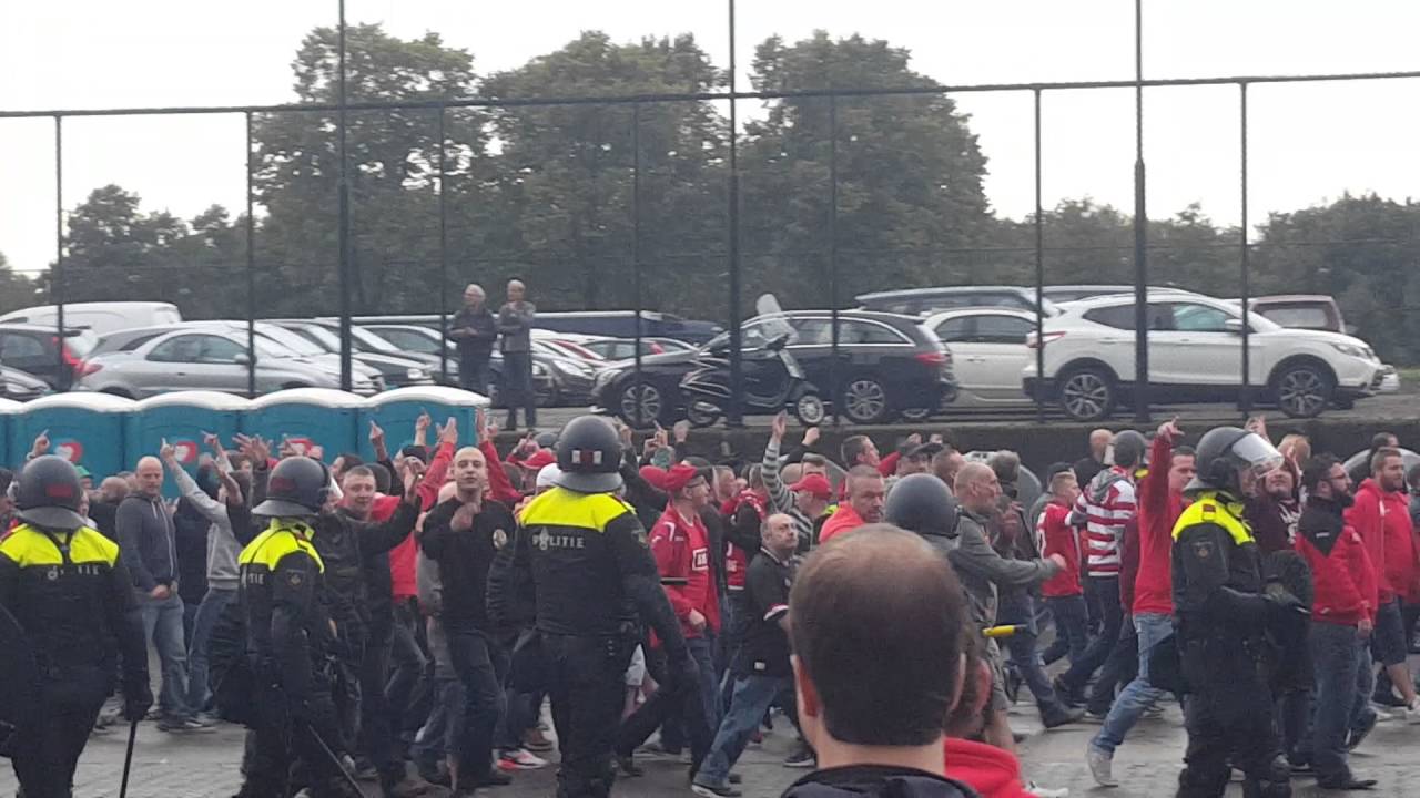 Ajax Standard liege  ontvangst uitsupporters