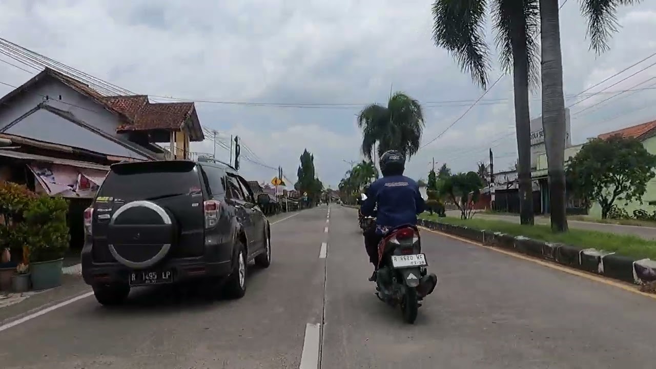 Jalan dari Gumilir ke Dondong Ini Sepi, Tapi Ceritanya Dalam