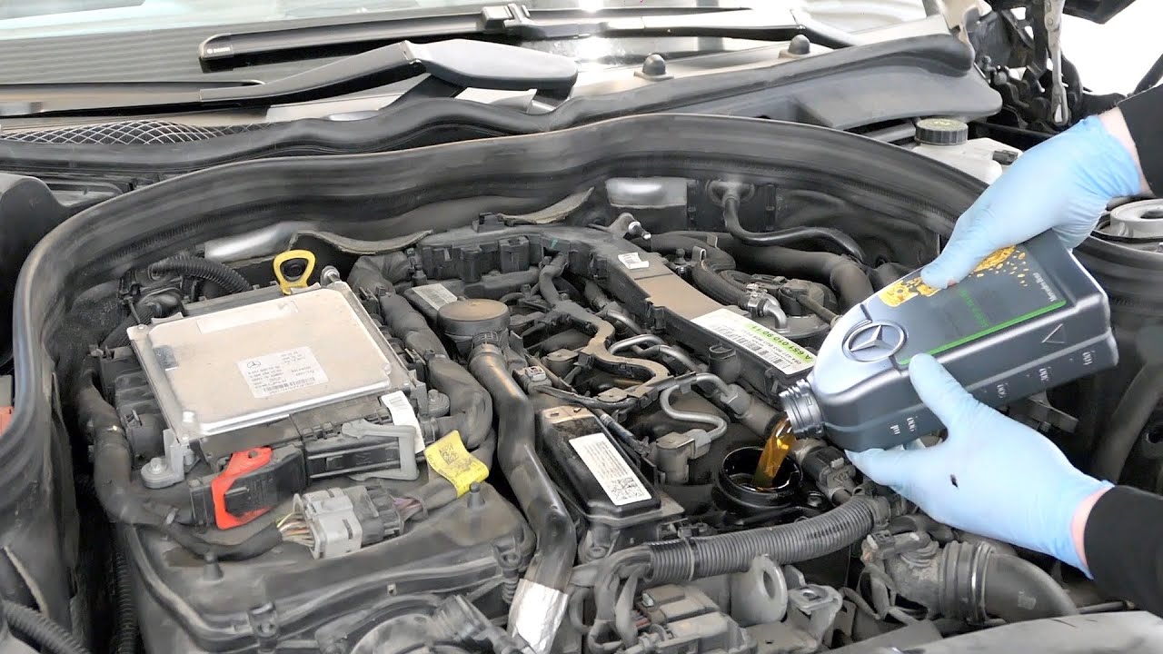 Mercedes W212 | Engine Oil Change The Classic Way