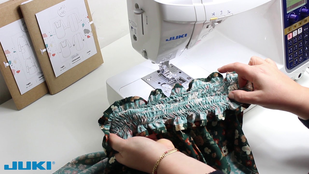 Come realizzare delle cuciture con la tecnica del punto smock con la macchina da cucire.