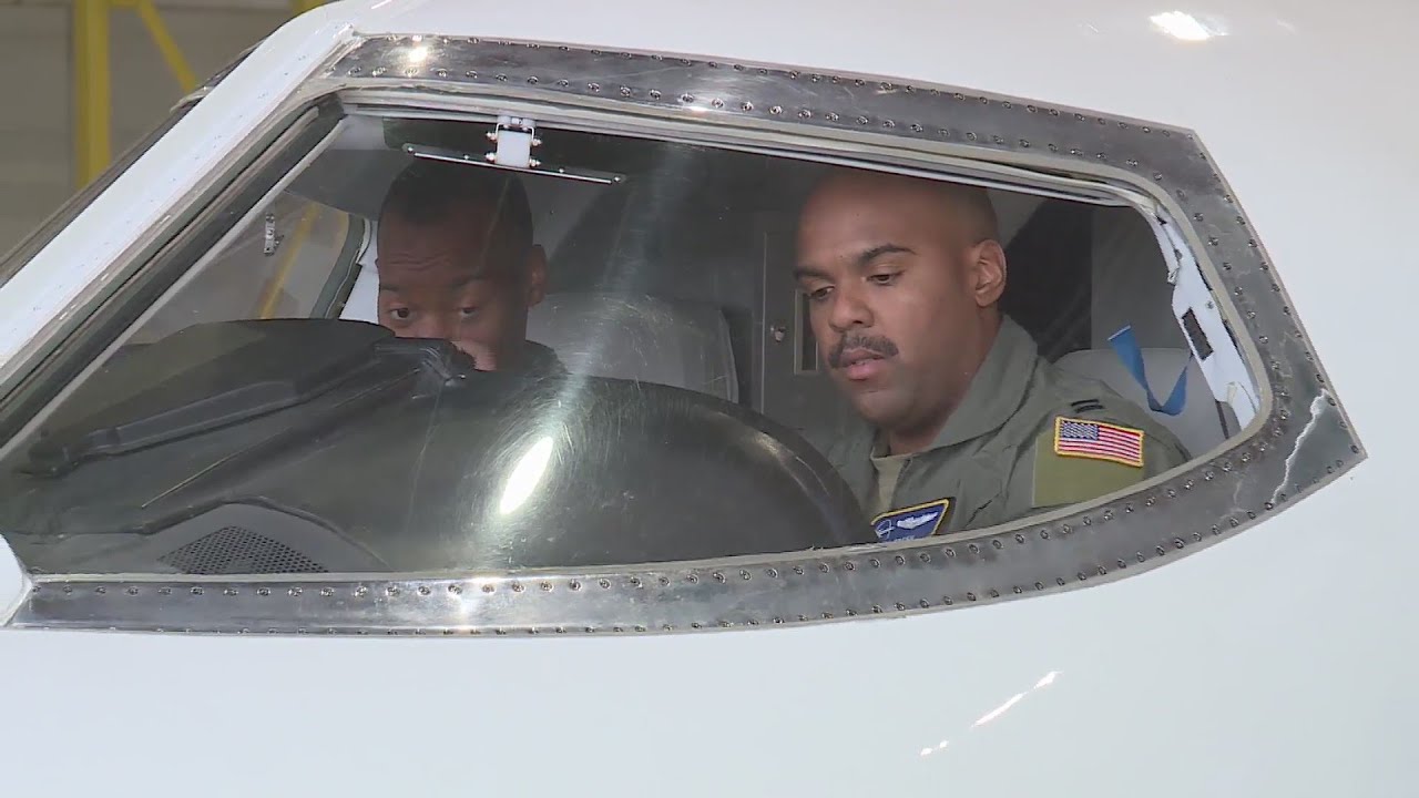 Pilots from Scott Air Force Base make history in flight to Tuskegee