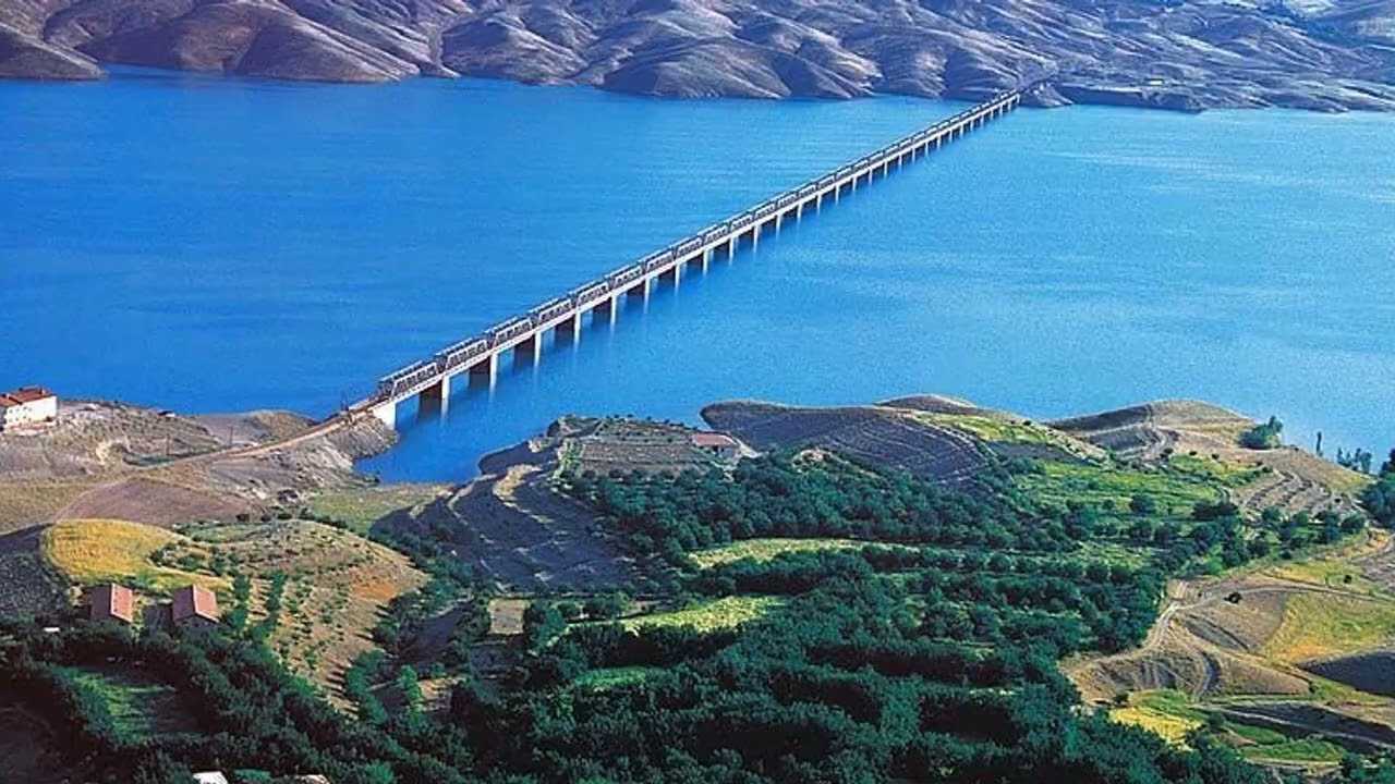 Fırat Demiryolu Köprüsü: Türkiye'nin En Uzun Demiryolu Köprüsünün Tarihi